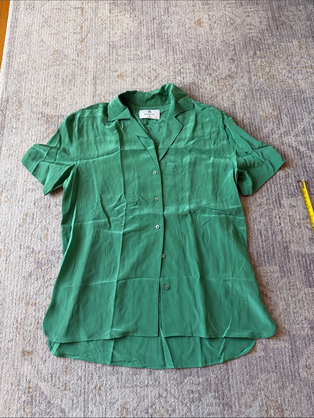 100% Silk Green Short-Sleeve Button-Up Top